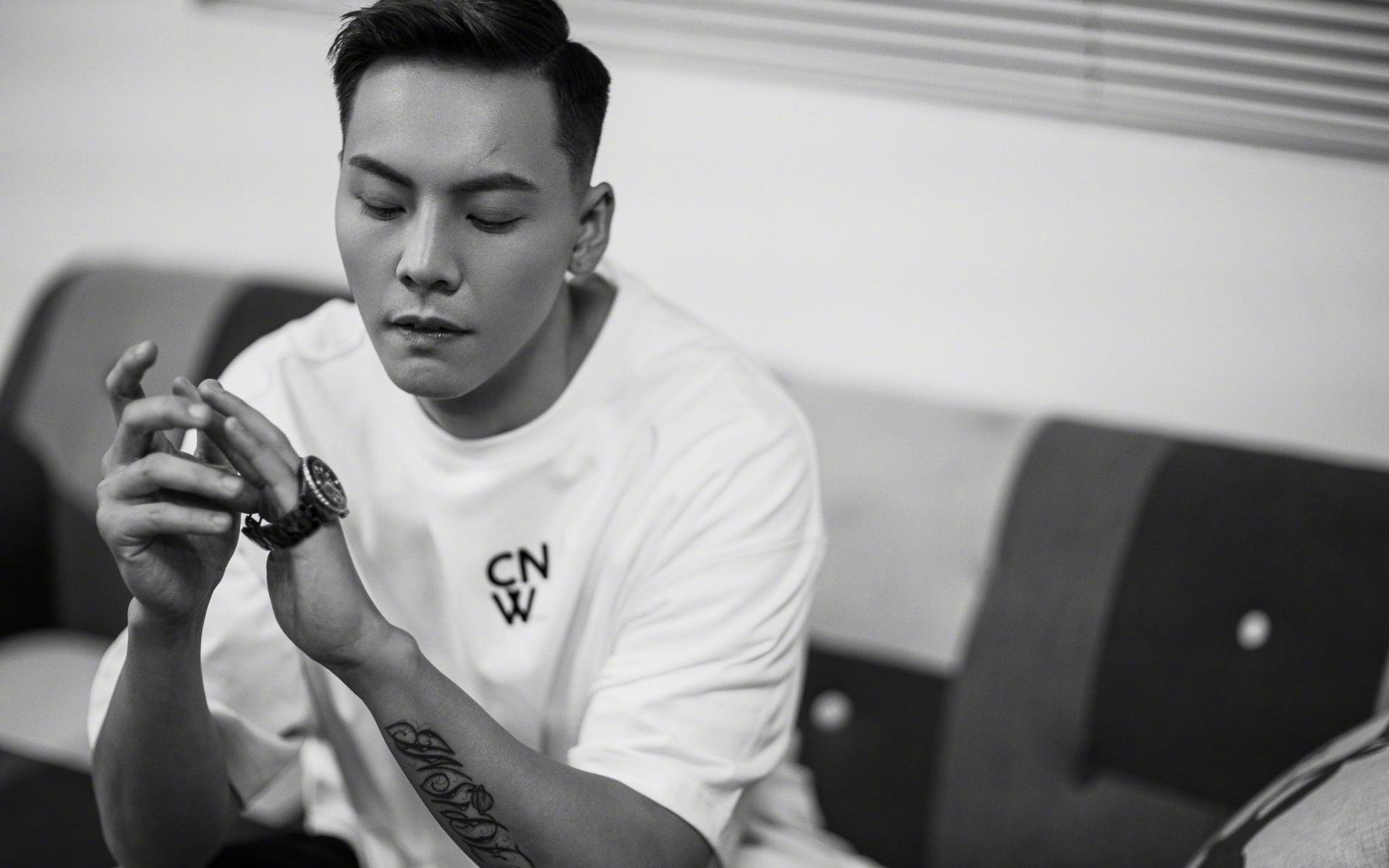 西班牙队力克智利，力争捧起美洲杯奖杯，西班牙2比1智利
