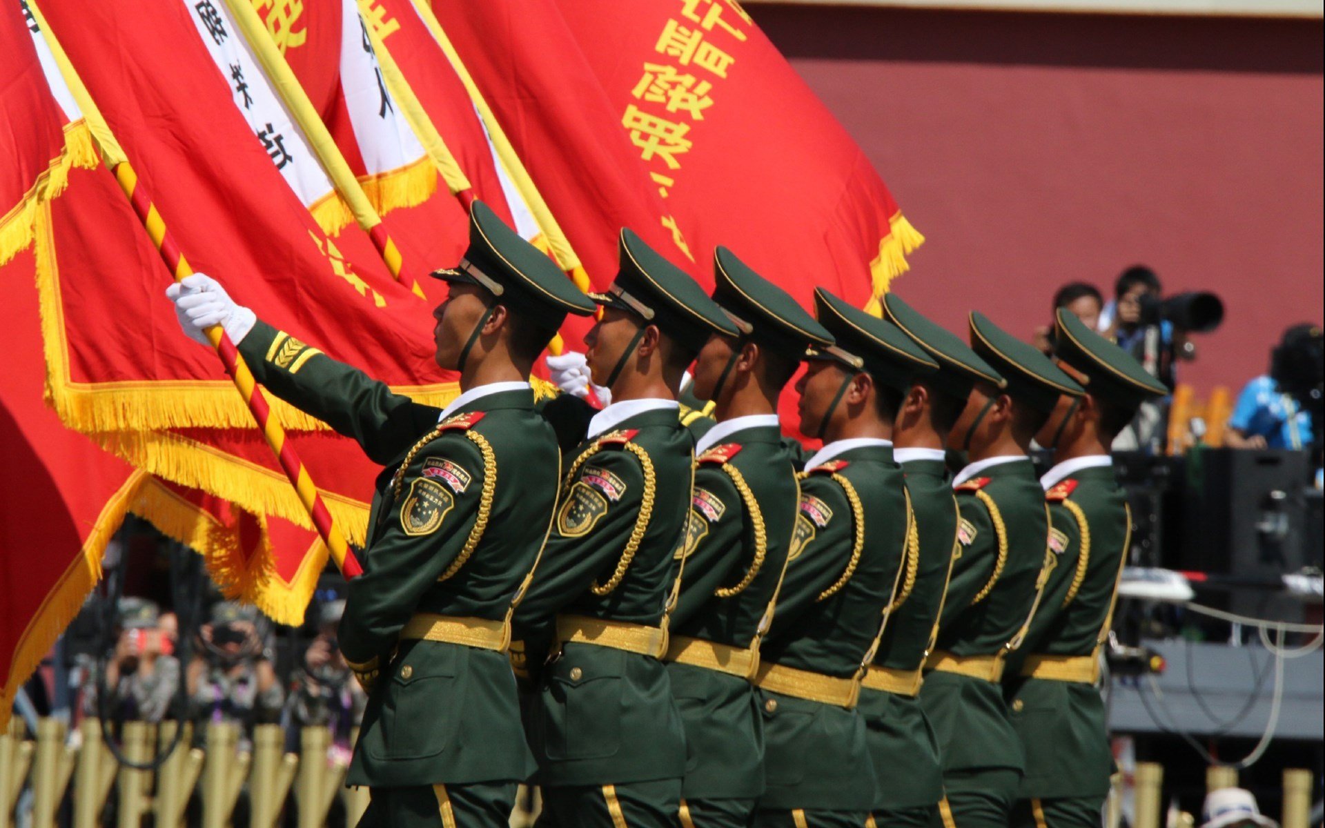 埃弗顿改变阵型提升后防稳定性，埃弗顿换帅