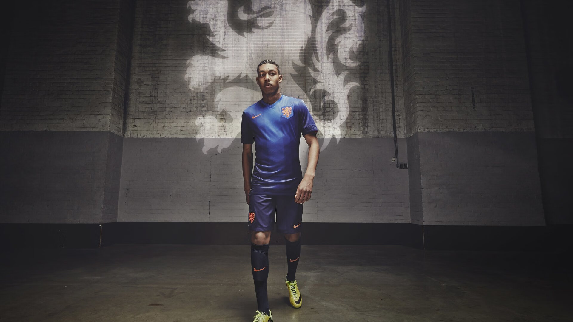 乐鱼电竞-西汉姆联新援闪耀赛场,球队士气大振,西汉姆联引援情况